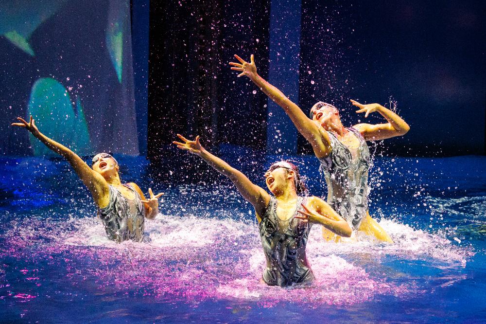 Synchronised swimmers performing in the AquaTheater aboard Legend of the Seas